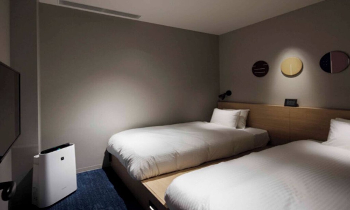 Hyakunincho Hotel | Cloud-Level Bunk Room Escape in Affordable Hotel WiFi AC Gym laundromat Shinjuku
