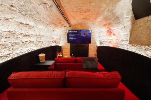 Latin Apartment | CMG Jacques /Pantheon