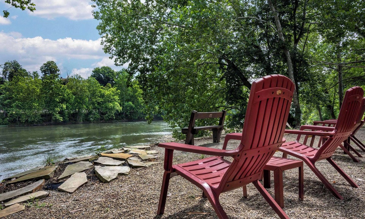 Connellsville Hotel | Comfort Inn Connellsville Riverview