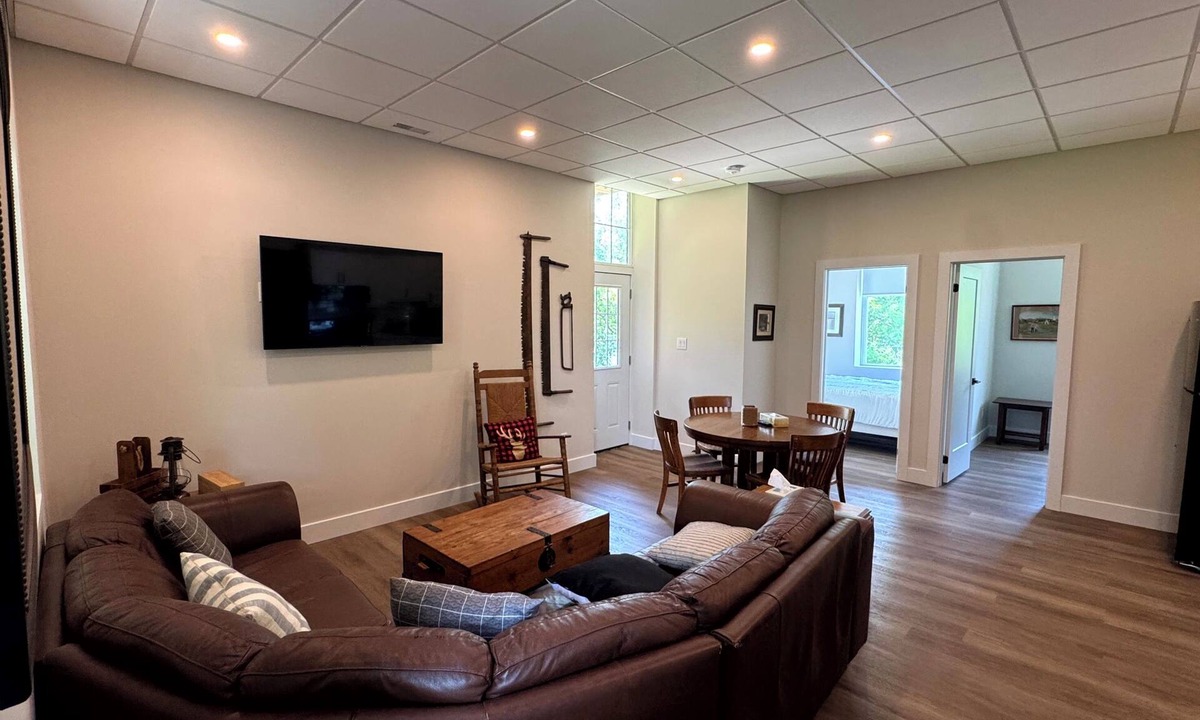 Burk's Falls Apartment | Comfort Stay–2B1B @ Burk’s Falls