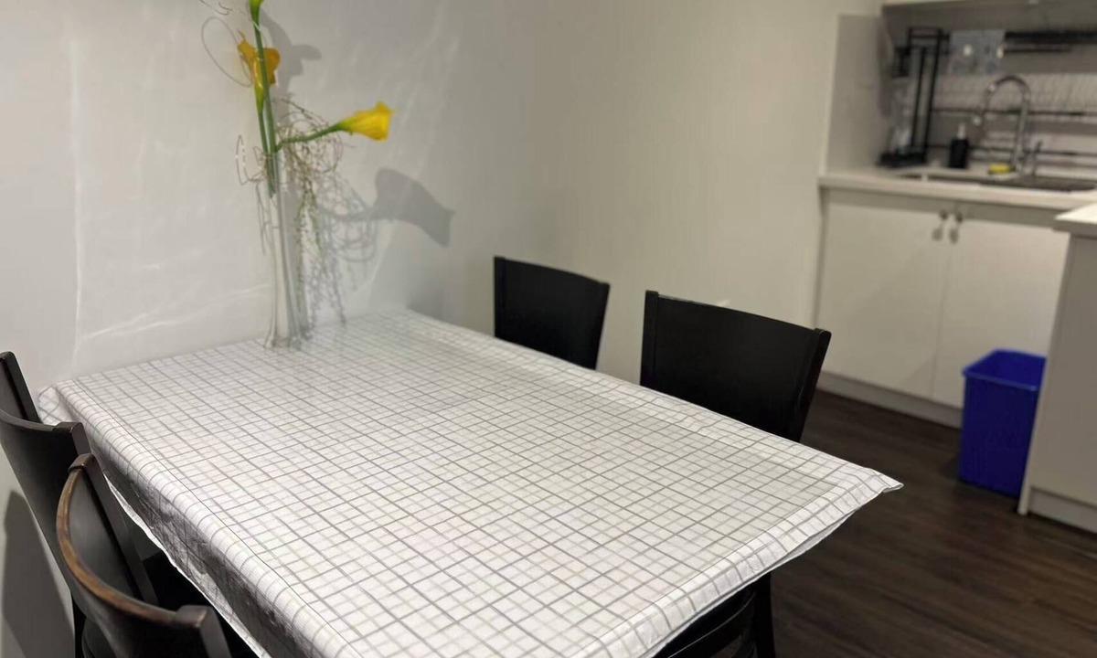 Richmond Hill House | Comfortable Two Bedroom Basement Suite with Full Kitchen Bathroom and Queen Beds