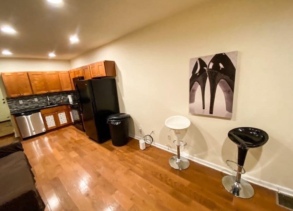 North Philadelphia East House | Comfy Private Room off N. Broad Temple U Area