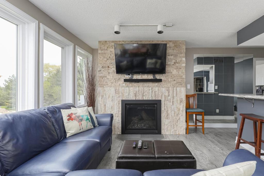 The Blue Mountains House | Condo at Blue Mountain on Ski Run Close to Village