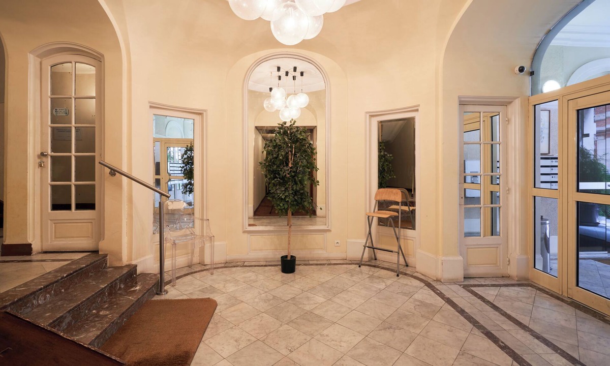 Ternes Apartment | Contemporary Studio Apartment for 2, Ternes