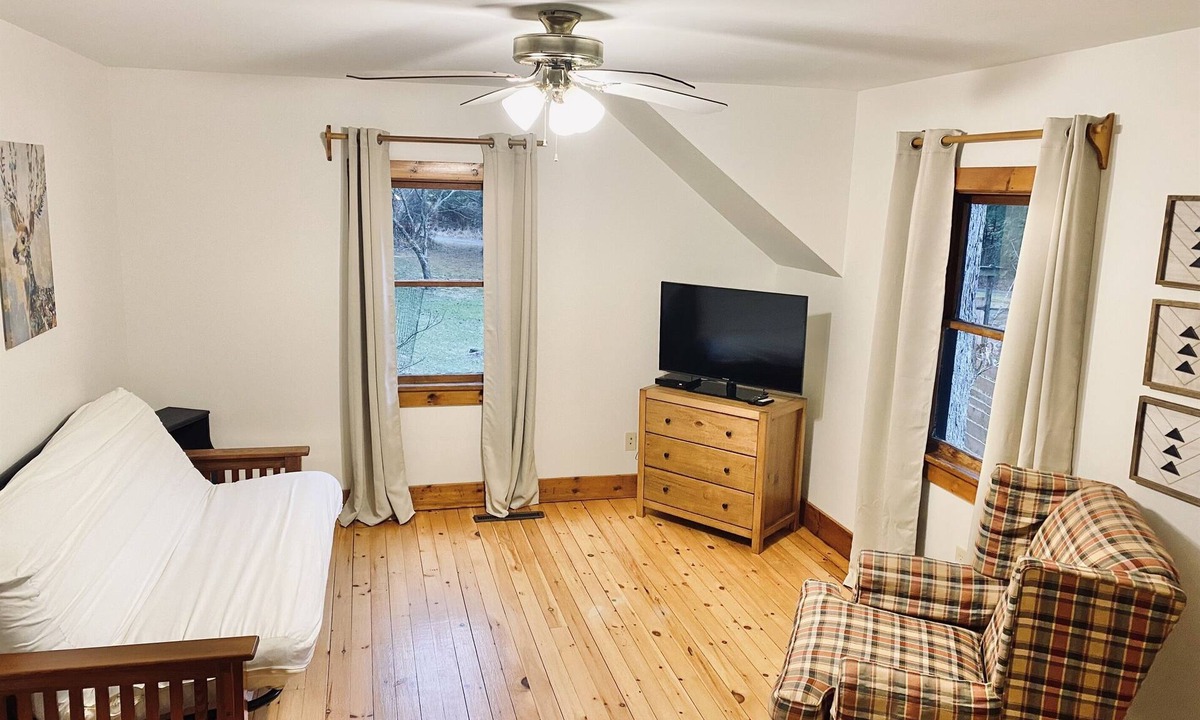 Cooksburg Cabin | Cook Forest/FREE WIFI,Firewood,A/C, Dog Stay