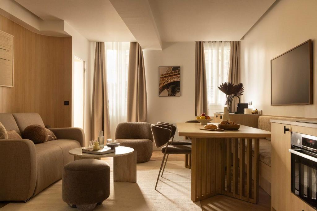 10th Arrondissement Apartment | Cosy apat with AC -3BR- 8P- Canal Saint-Martin