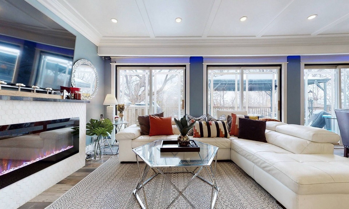 Toronto House | COTTAGE IN THE CITY WITH RAVINE & PARK!