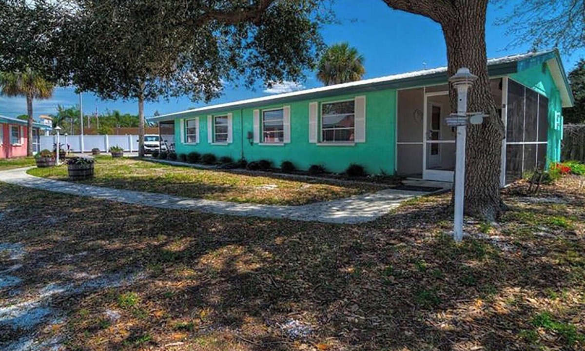 Englewood Cottage | Cottage with docks on Lemon Bay