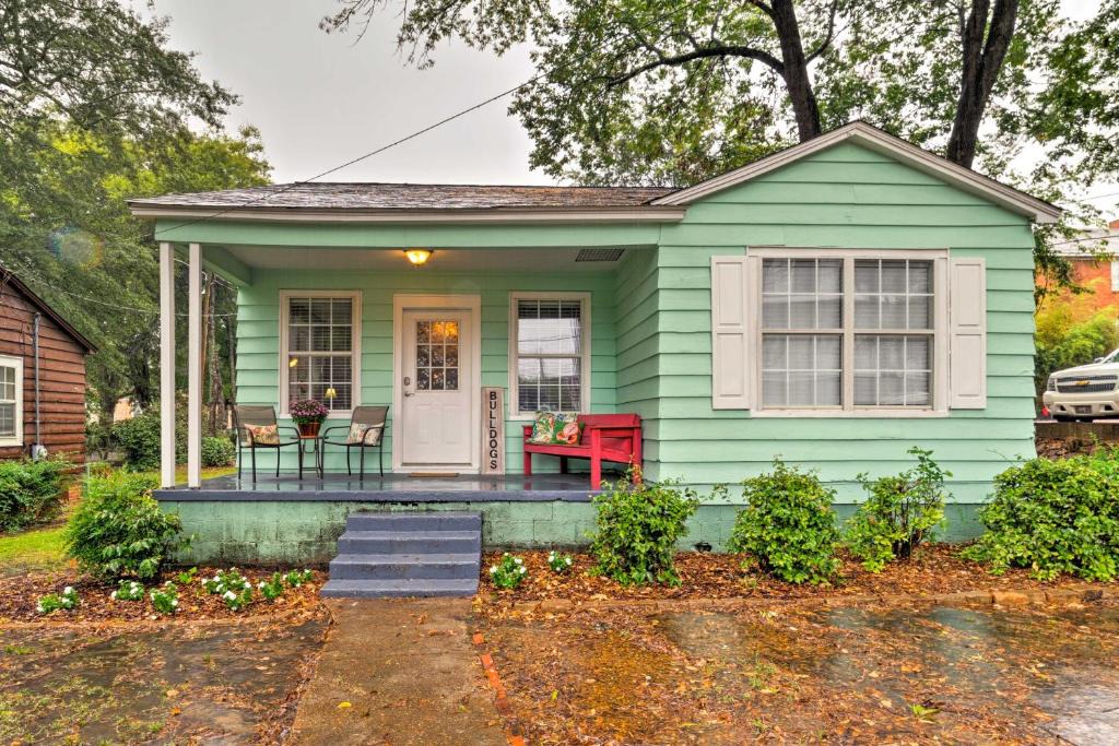 Starkville House | Cotton District Home - Walk to MSU, Shops and Cafes!