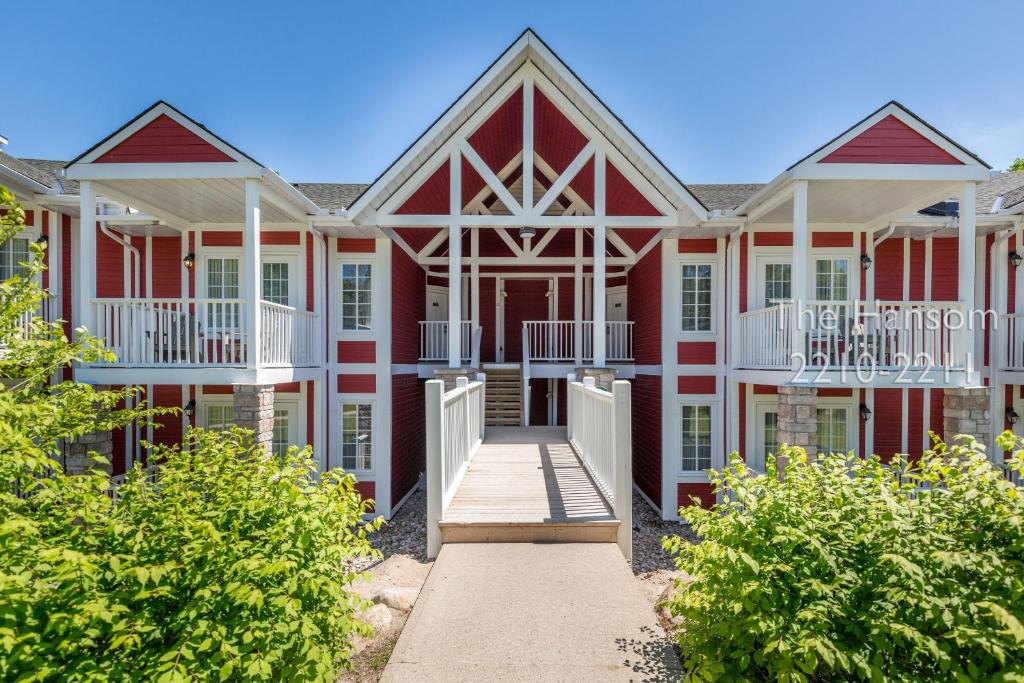 Oro-Medonte Apartment | Country Club Charm - 4-Bed Radiant Resort Condo