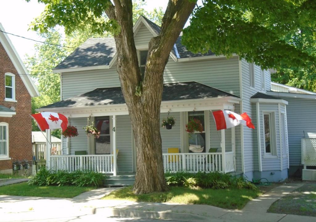 Prince Edward Bed & Breakfast | Courthouse BB Bed & Bath