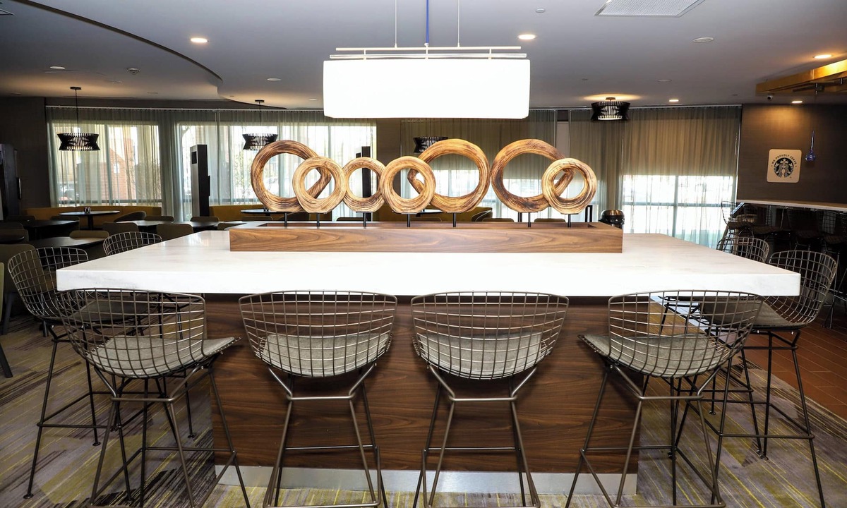 Steeles Industrial Hotel | Courtyard by Marriott Toronto Brampton