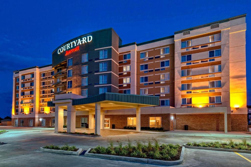 Westbury Hotel | Courtyard by Marriott Westbury Long Island