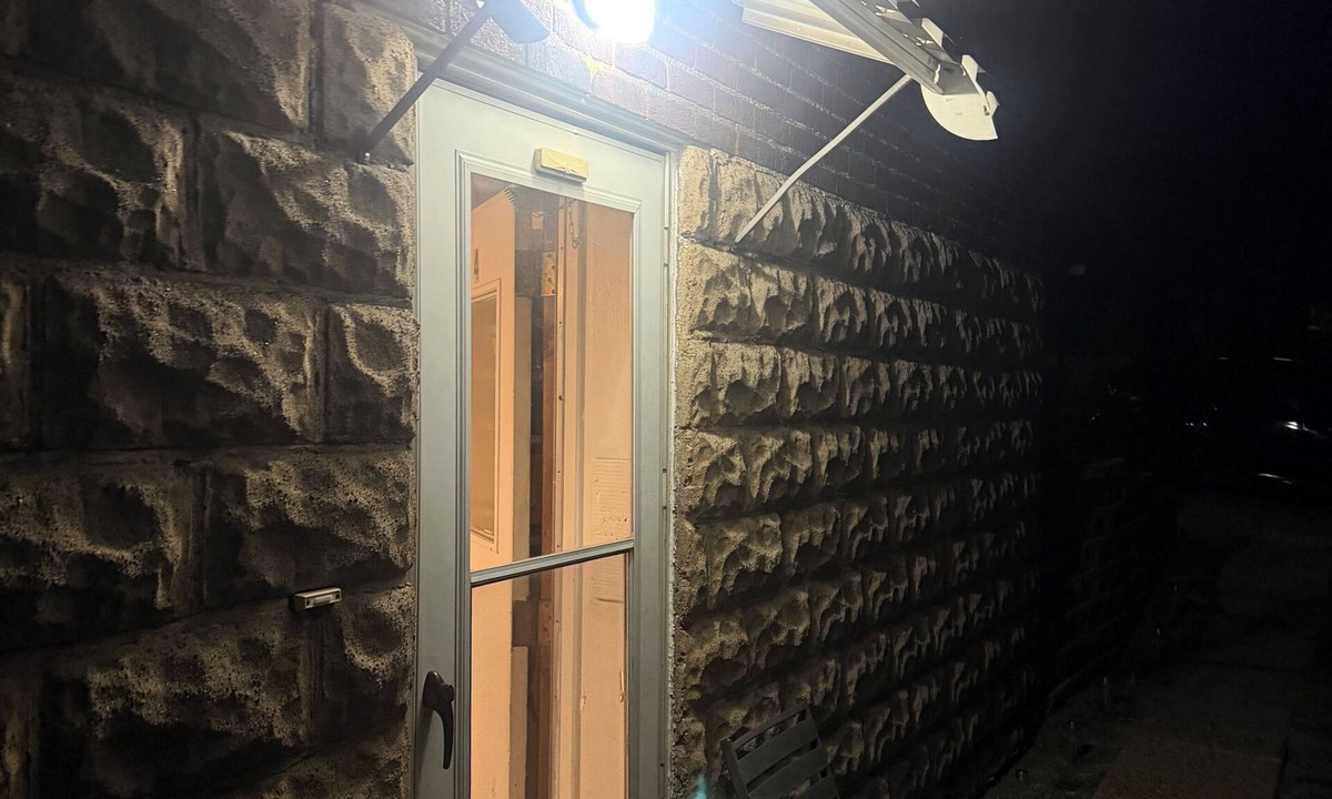 Trafford Apartment | Cozy 1-bedroom apartment in Trafford with AC close to Pittsburgh for draft