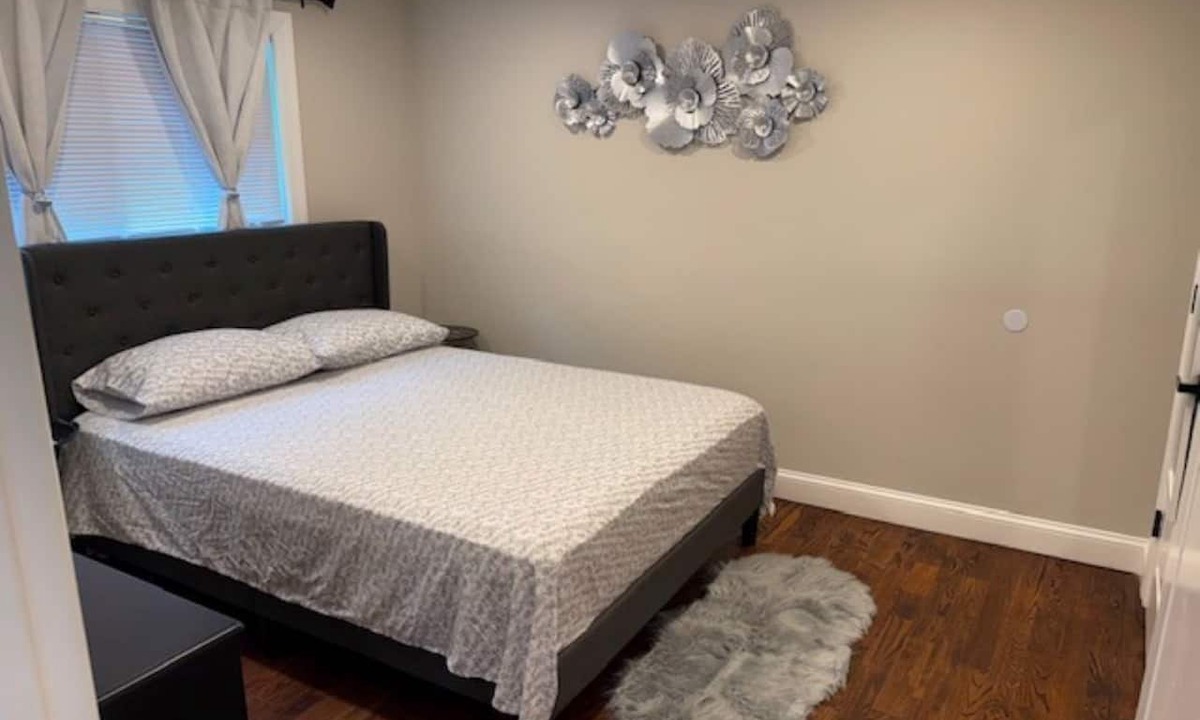 Commack Apartment | Cozy 1-Bedroom Apartment in Peaceful Commack with Air Conditioning & C. Monoxide
