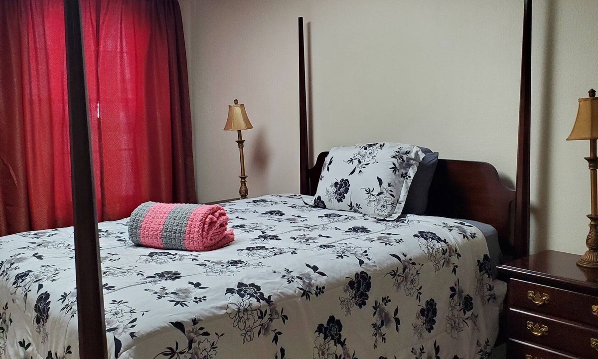 Grafton Apartment | Cozy 1-bedroom efficiency apartment in downtown Grafton home of Mother's Day