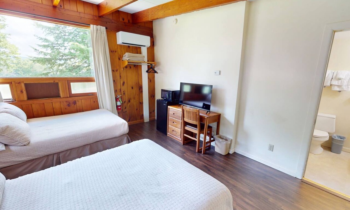Hamilton Hotel | Cozy 1-bedroom hotel room in awesome Hamilton - #327 Susquehanna