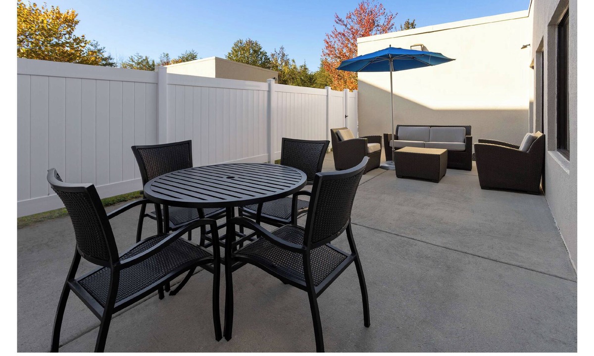 Harrisburg Hotel | Cozy 1-bedroom hotel with AC, fitness room in charming Harrisburg