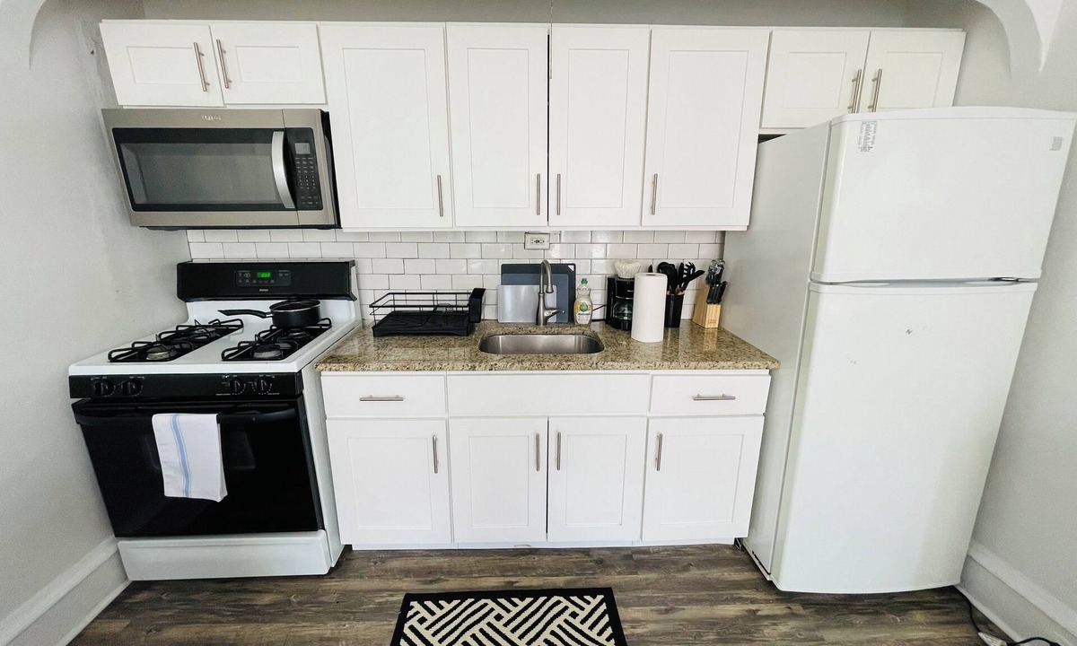 Elkins Park Apartment | Cozy 1BR/1BA Apartment — Melrose Park Monthly Discount