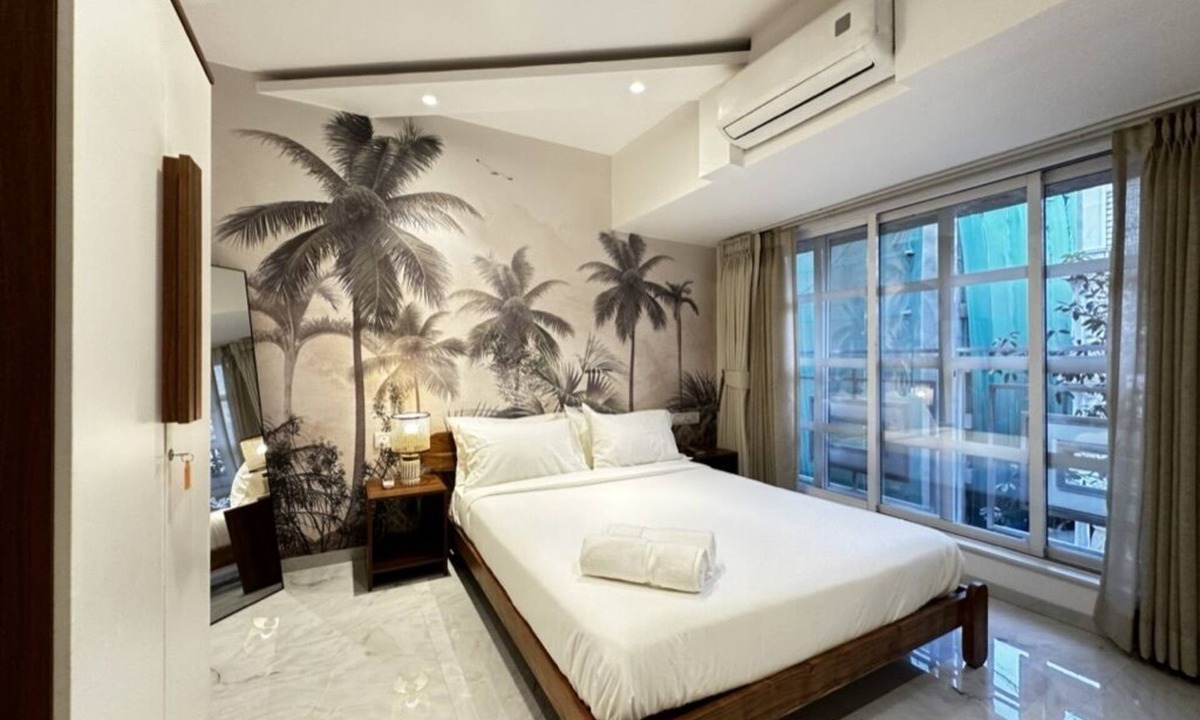 Dharavi Apartment | Cozy 2.5 BHK in Khar West with Workspace