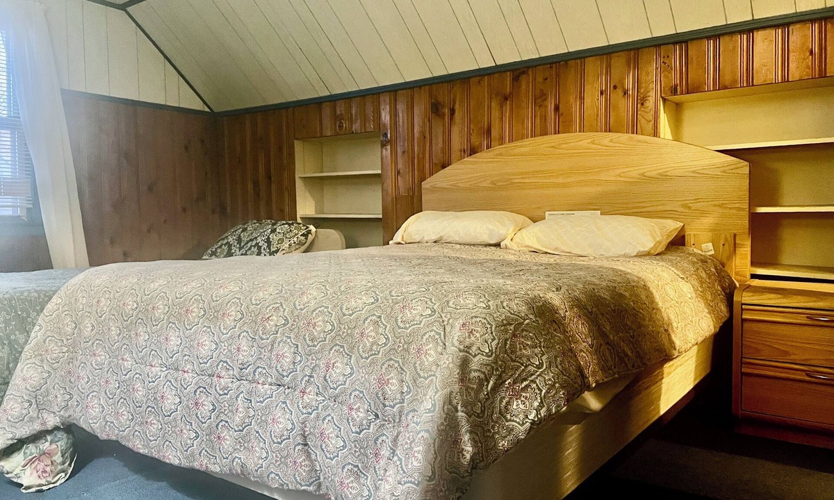 Hempstead House | Cozy 2-bedroom house in welcoming Hempstead with AC, stay as a home .