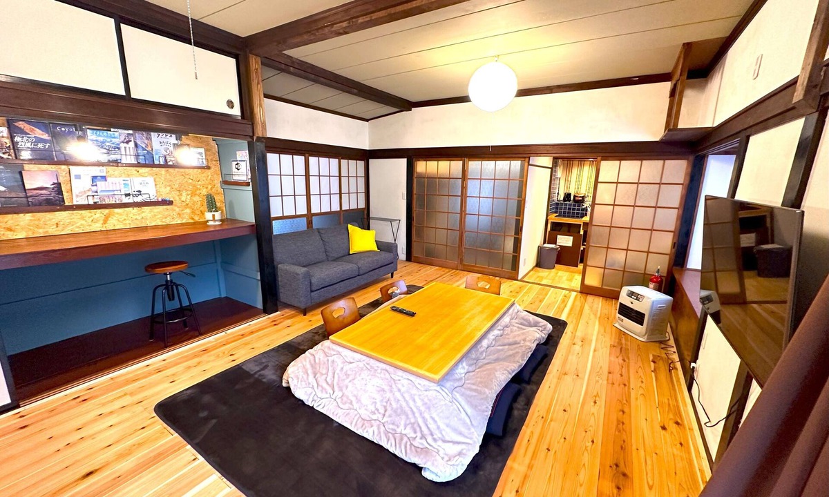 Shimo-yoshida Apartment | Cozy 2-TATAMI room Japanese style house with AC, WiFi in serene Fujiyoshida city