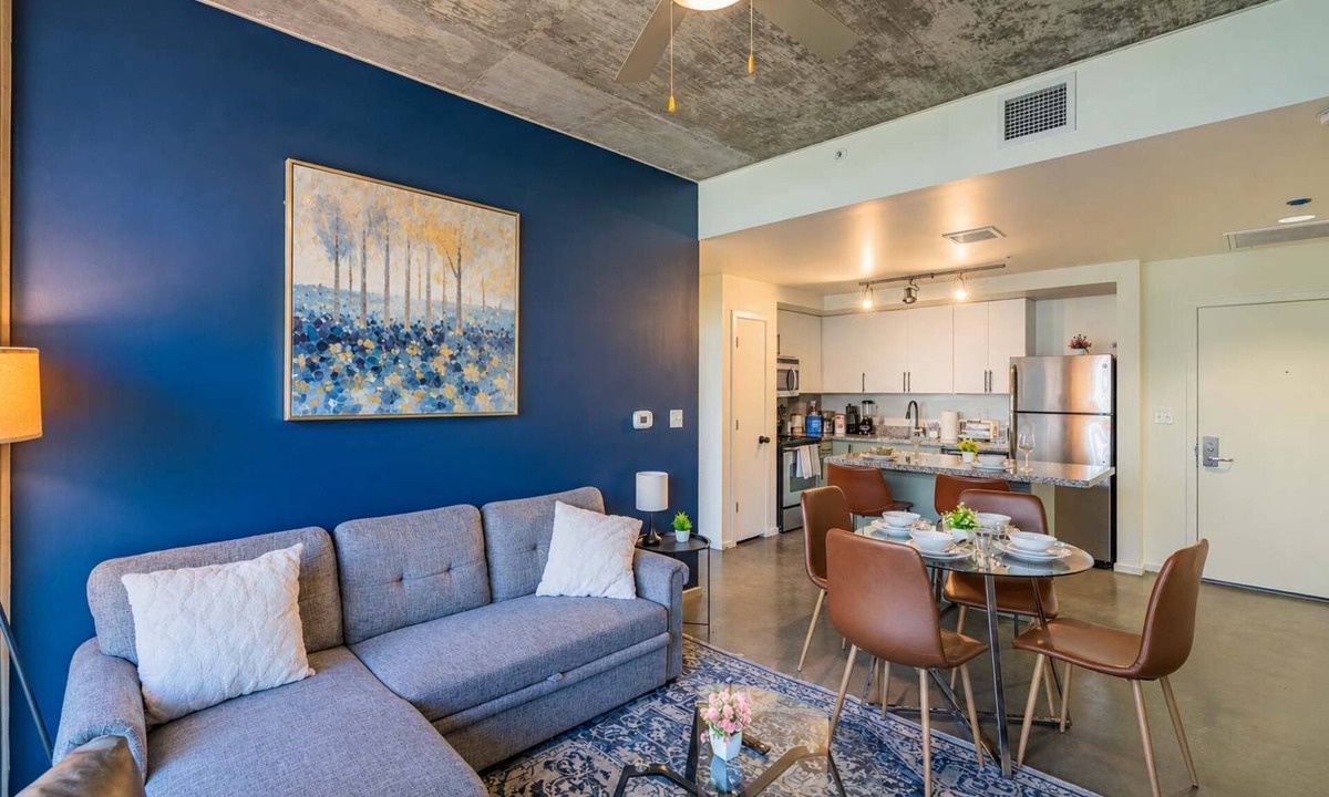 Evans Churchill Apartment | Cozy 2BR Near DT with Balcony Gym Pool Parking WD