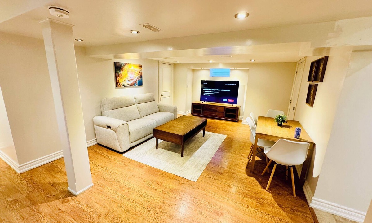 Brampton Apartment | Cozy 2BR Retreat - Comfort & Convenience