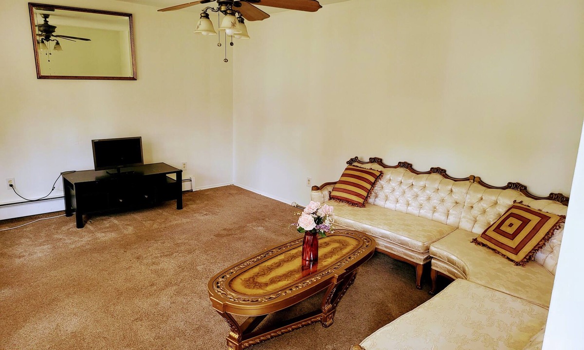 North Bay Shore House | Cozy 3-bedroom house in fabulous North Bay Shore with AC