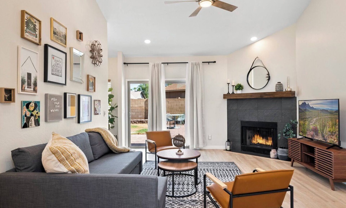 Warner Ranch House | Cozy and Stylish Home, Convenient Location, Putting Green and Grill