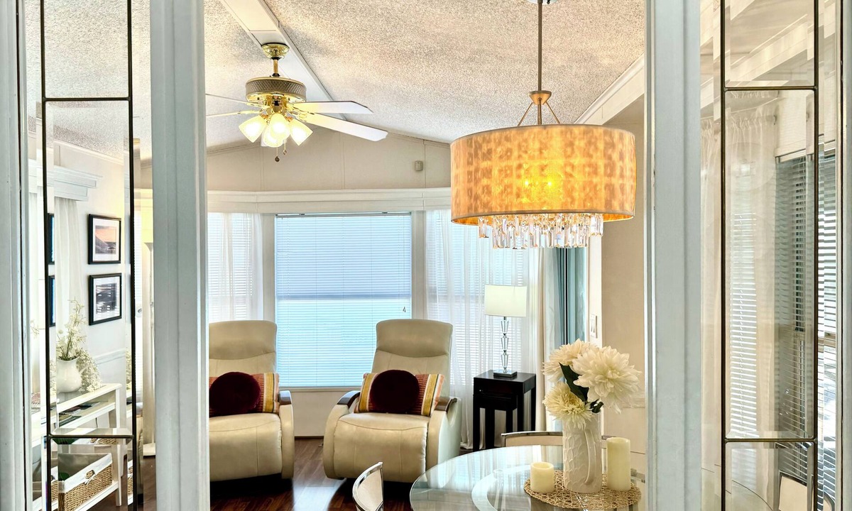 Mesa House | Cozy Bright Park Model, Vibrant 55+ many Amenities