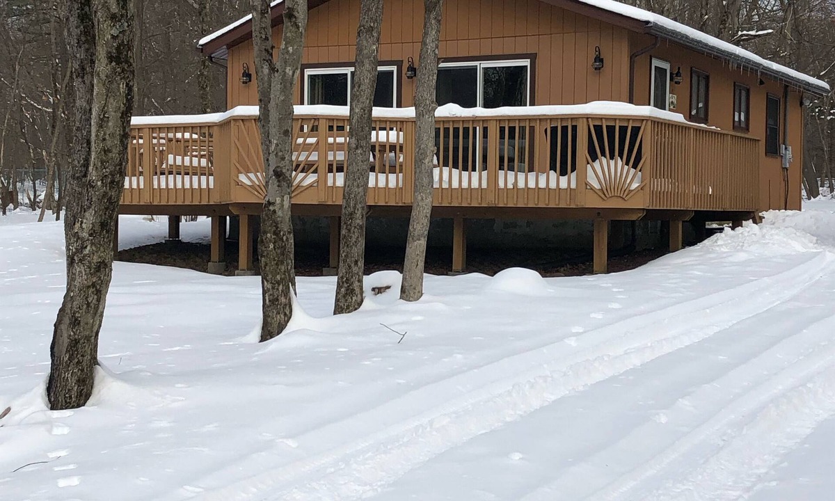 Jim Thorpe Cabin | Cozy Cabin At Bear Creek Lake-Washer/Dryer, Pillows and Linens Provided