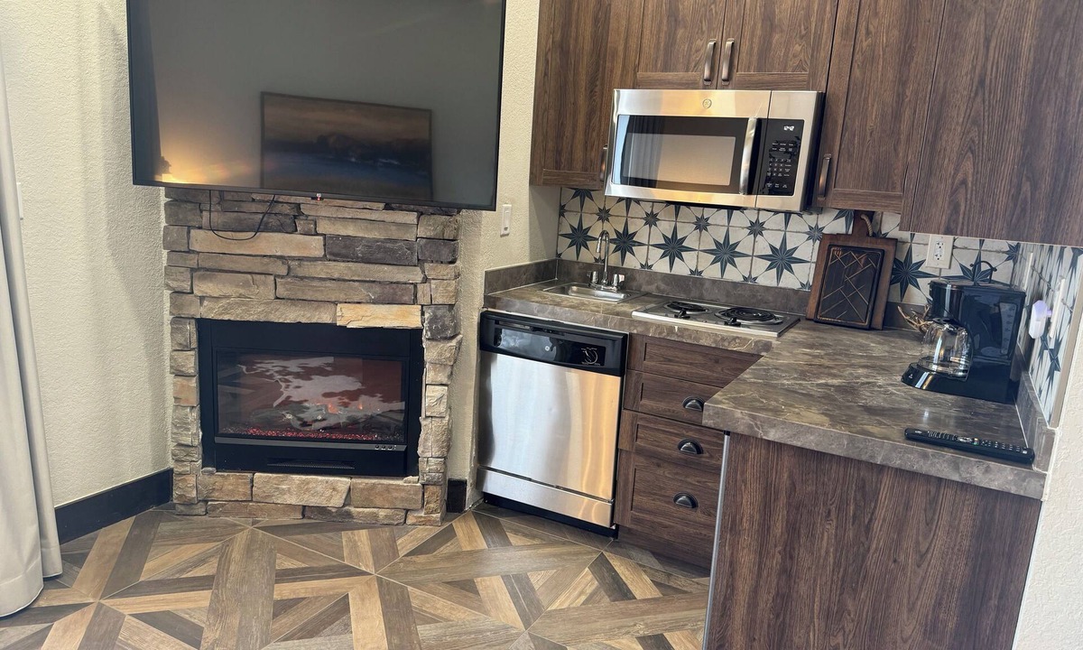River Ranch Cabin | Cozy cabin with 2 bedrooms and WiFi, AC in soothing River Ranch