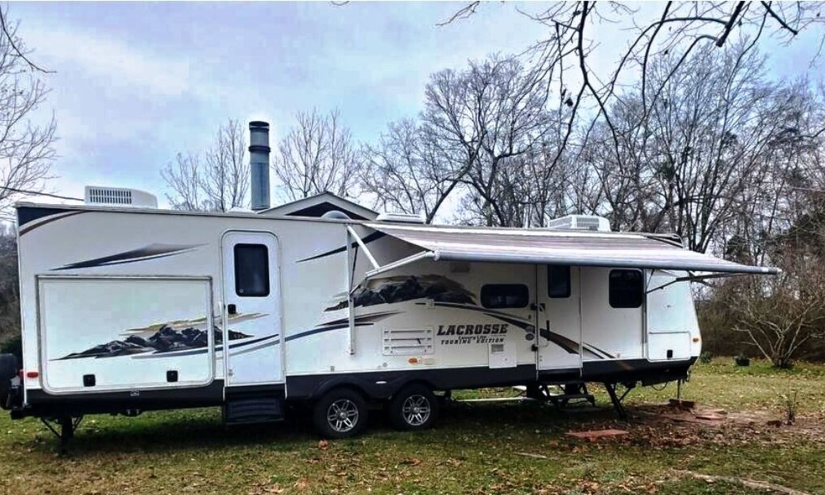 Milton House | Cozy camper in the country under construction