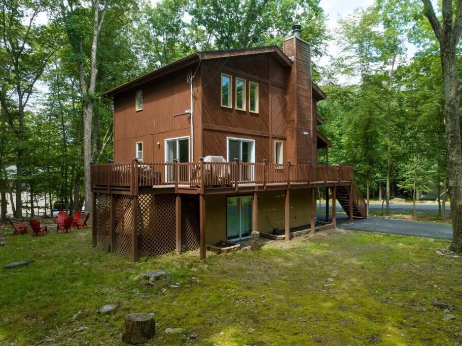 East Stroudsburg House | Cozy Chalet Game Rm and Fireplace