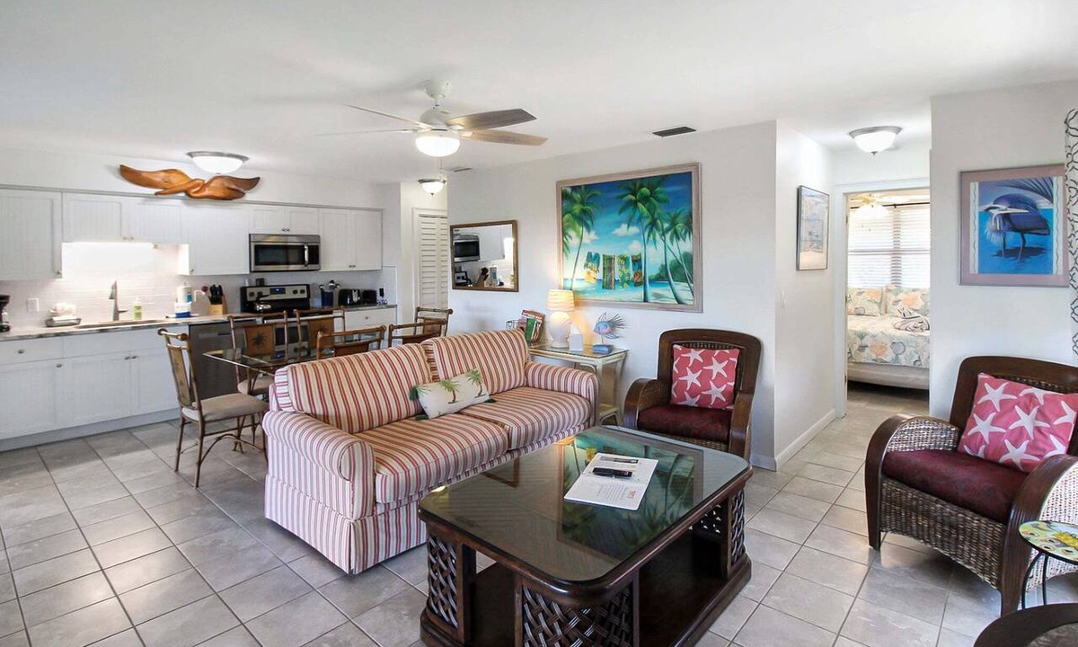 Sanibel Condo | Cozy Coastal Haven - Your Relaxing Sanibel Getaway - Private Beach - Pet Friendly - Signal Inn 07