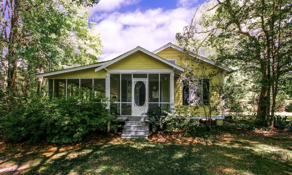 Abita Springs House | Cozy Cottage with Guest House, Gazebo and Deck