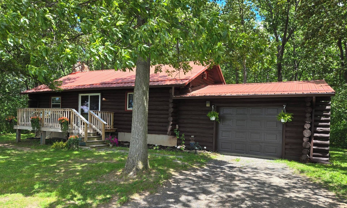 Rushville Cabin | Cozy Country Cabin near Canandaigua-HOT TUB-Beautiful Sunsets-Close to CMAC