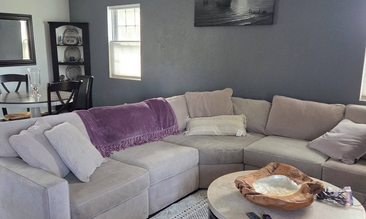Ligonier Apartment | Cozy Country Loft Apartment with Vaulted Ceilings