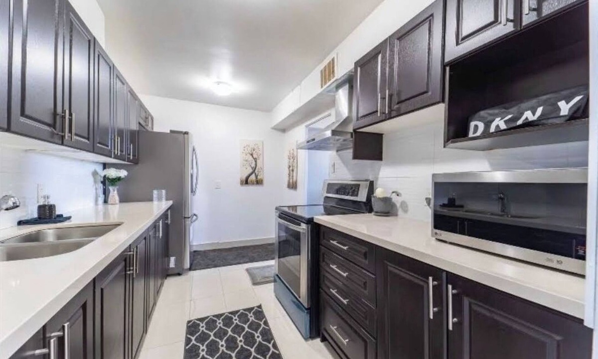 Humber Summit Condo | Cozy Delux 2BR + 2BTH in Toronto. Just 9mins from YYZ Airport.