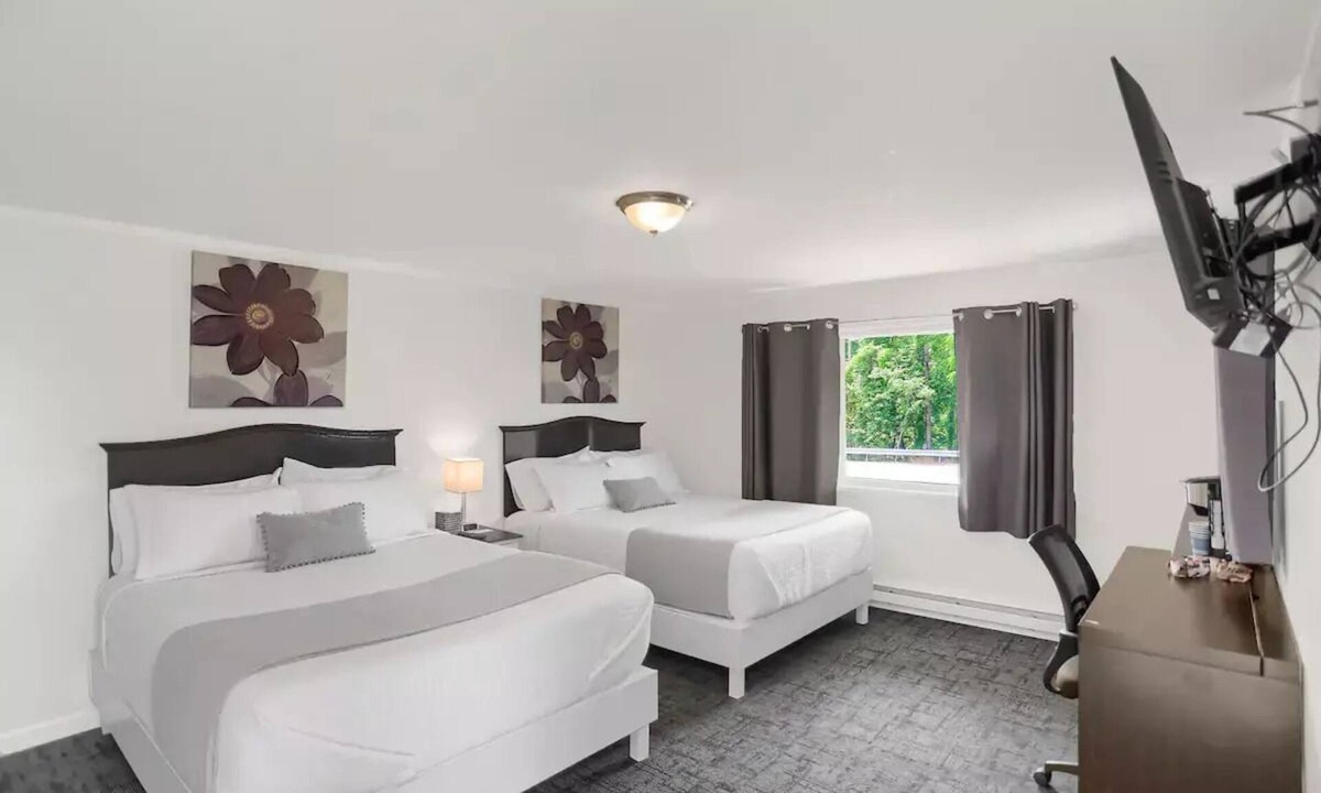Halifax Apartment | Cozy Double Queen Room 105 at Halifax Inn