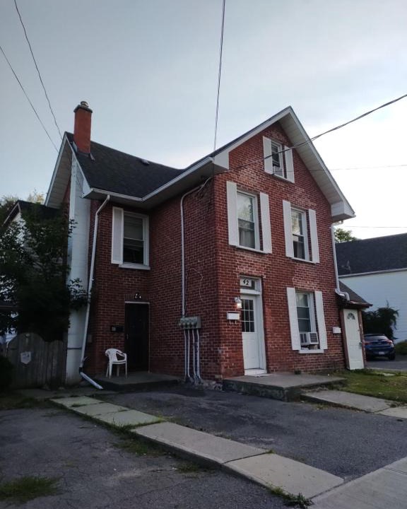 Sunnyside Apartment | Cozy downtown two bedrooms free parking