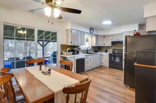 DuBois House | Cozy DuBois Home w/Deck ~ 8 Mi to Treasure Lake!