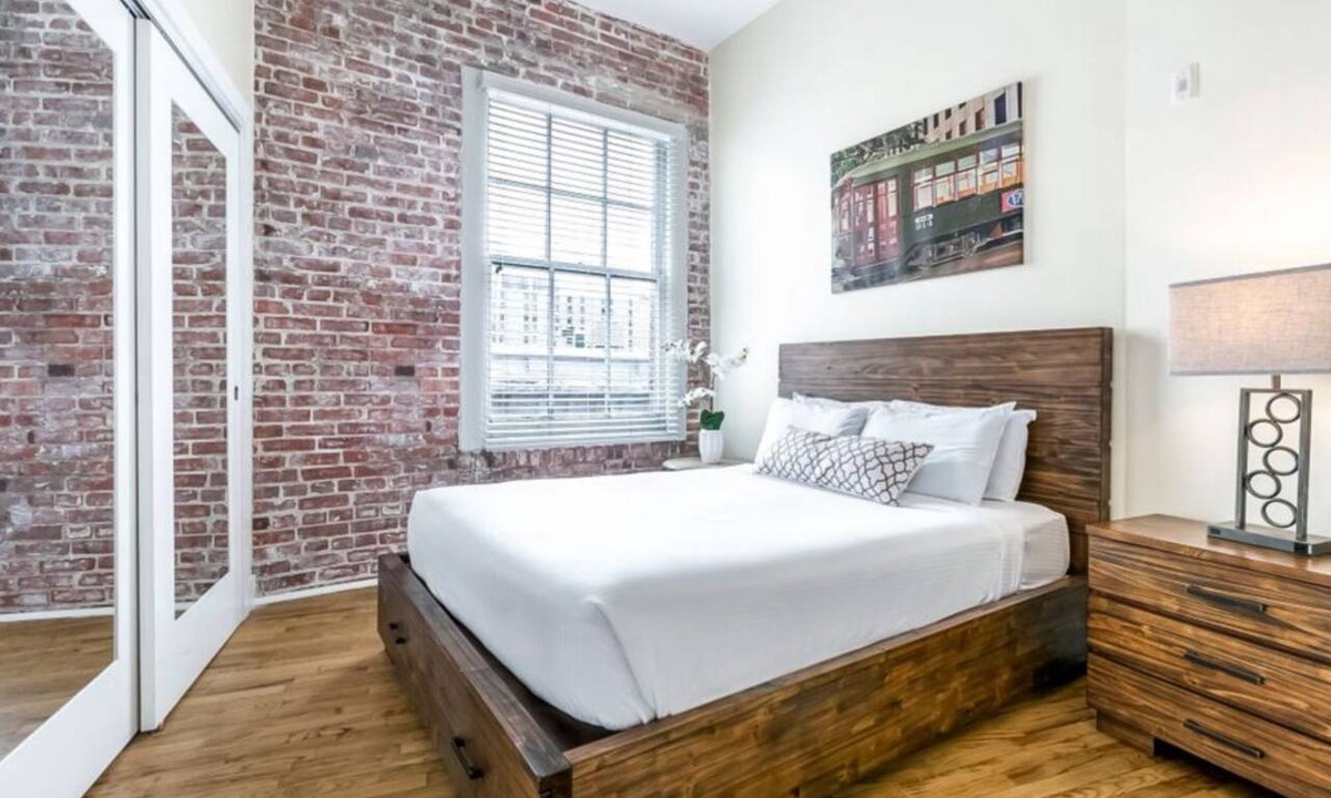 Central Business District Hotel | Cozy Gorgeous Condo - Walk to Bourbon and FQ