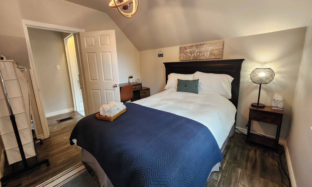 Sarnia House | Cozy home near downtown, beaches, parks, Lake Huron and the St. Clair River