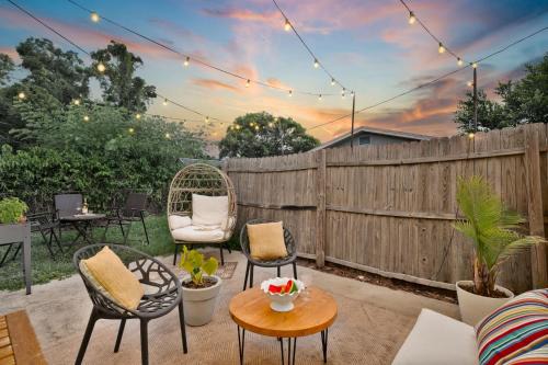 College Park House | Cozy home w kitchen & workspace