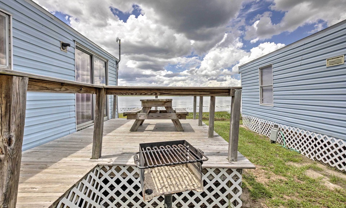 Silver Springs Cabin | Cozy Lakefront Home in Ocala w/Deck, Grill + A/C!