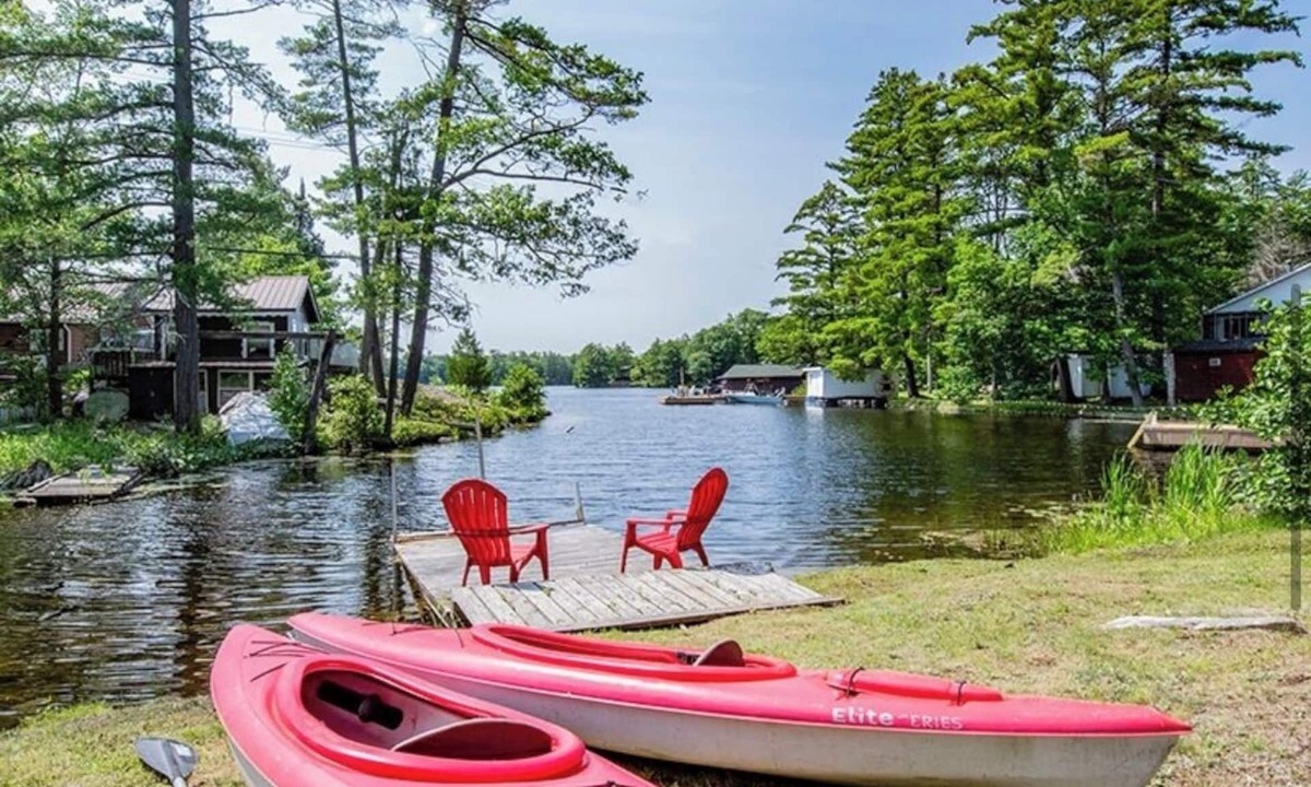 Severn Cottage | Cozy Lakeside Cottage Retreat with Kayaks, Paddle Boat & Sunset Waterfront Views
