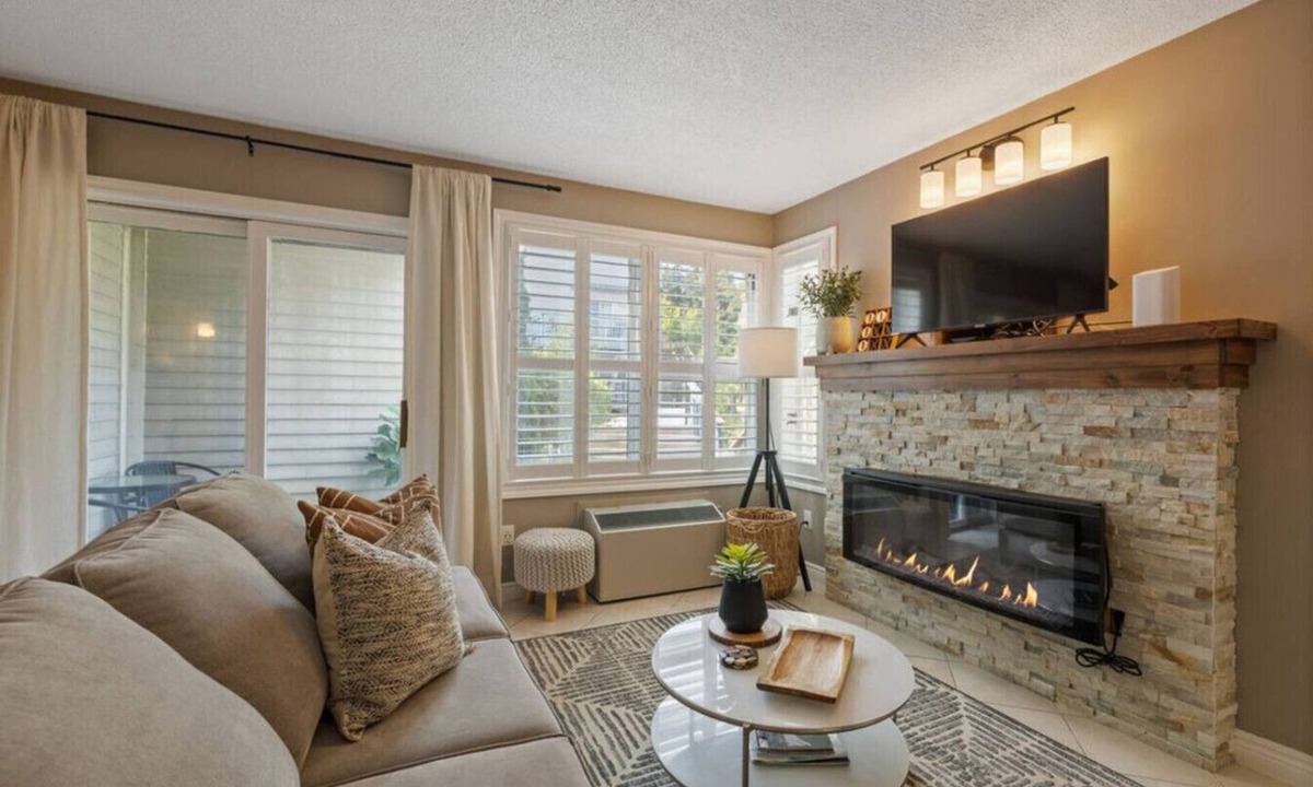 Craigleith Condo | Cozy North Creek Studio: Pool, Hot Tub, Tennis!
