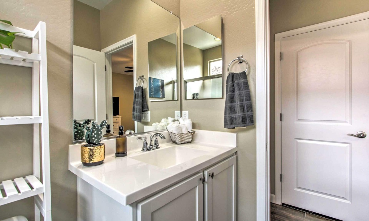 Peoria Apartment | Cozy Peoria Apartment - Golf, Hike & Bike!
